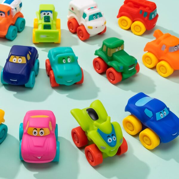 ¡Chollo! Set de 16 Autos de Juguete de Goma